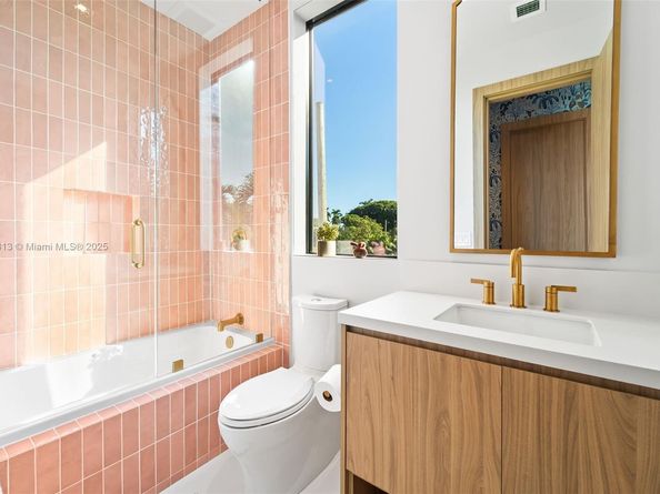 8625 NE 10th Ave, Miami FL 33138