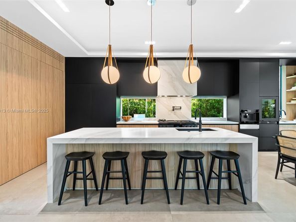 8625 NE 10th Ave, Miami FL 33138