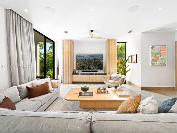 8625 NE 10th Ave, Miami FL 33138