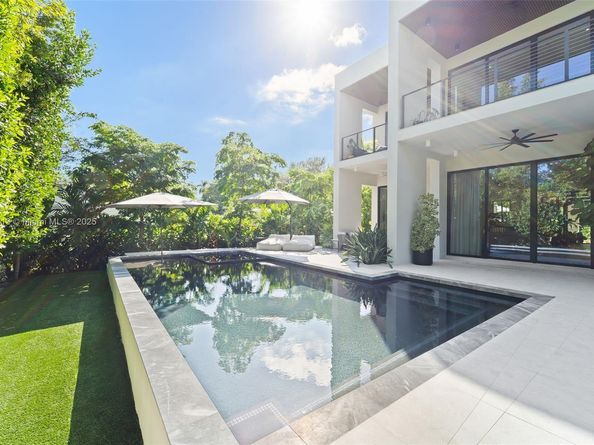 8625 NE 10th Ave, Miami FL 33138