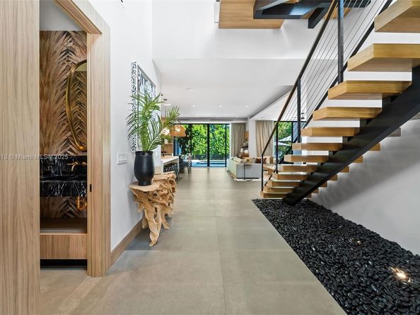 8625 NE 10th Ave, Miami FL 33138