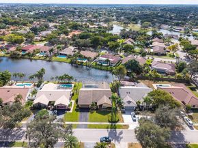 9272 NW 18th St, Plantation FL 33322