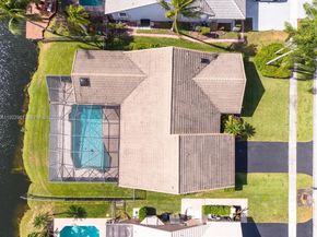 9272 NW 18th St, Plantation FL 33322