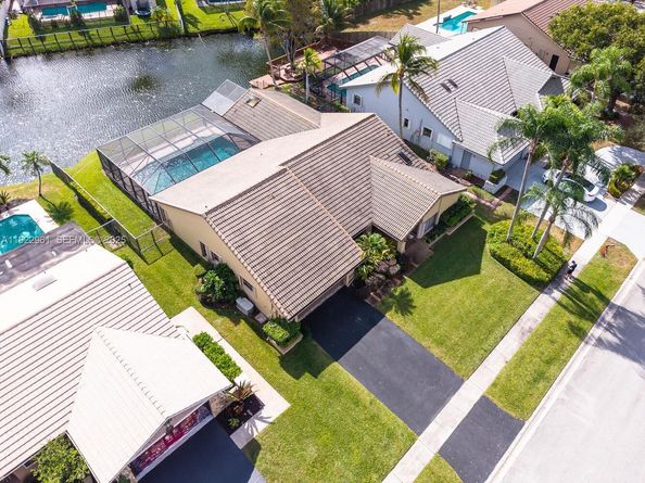 9272 NW 18th St, Plantation FL 33322