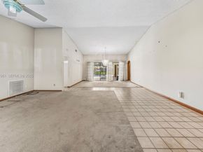 9272 NW 18th St, Plantation FL 33322