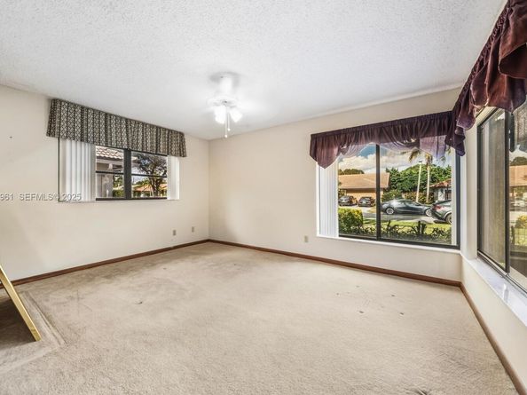 9272 NW 18th St, Plantation FL 33322