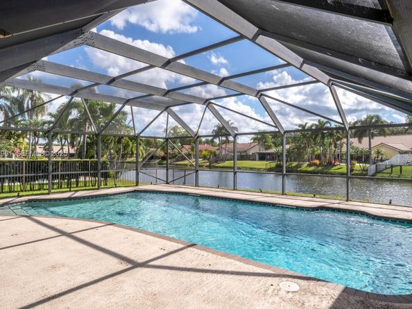 9272 NW 18th St, Plantation FL 33322