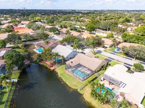 9272 NW 18th St, Plantation FL 33322