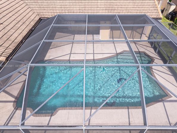 9272 NW 18th St, Plantation FL 33322