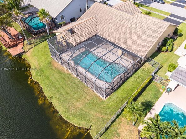 9272 NW 18th St, Plantation FL 33322