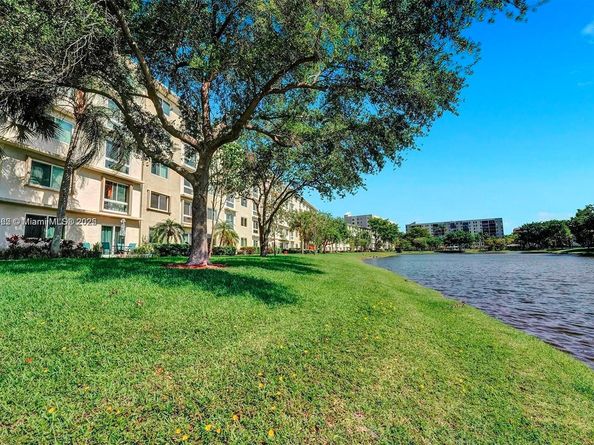 2106 S Cypress Bend Dr 107, Pompano Beach FL 33069