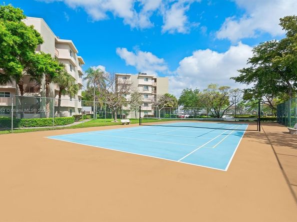 2106 S Cypress Bend Dr 107, Pompano Beach FL 33069