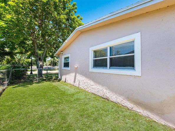 1560 NW Sunset Strip, Sunrise FL 33313