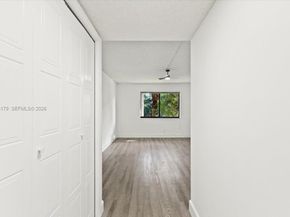 302 Lakeview Dr 203, Weston FL 33326