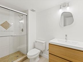 302 Lakeview Dr 203, Weston FL 33326