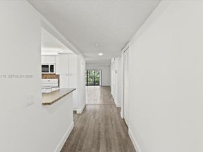 302 Lakeview Dr 203, Weston FL 33326