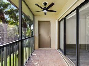 302 Lakeview Dr 203, Weston FL 33326