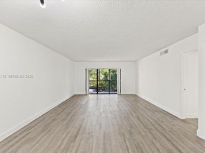 302 Lakeview Dr 203, Weston FL 33326