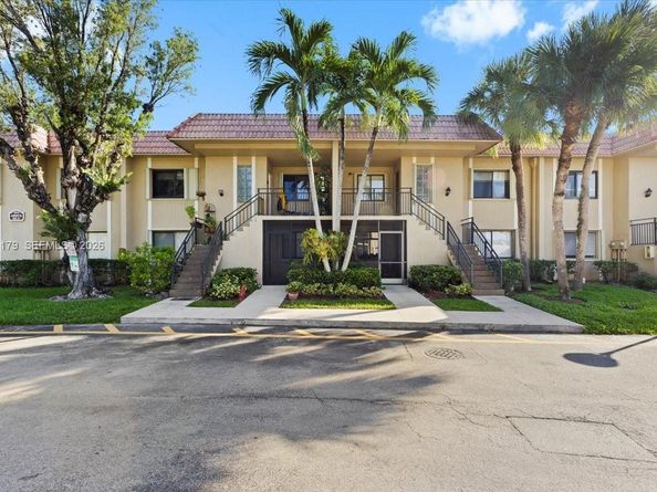 302 Lakeview Dr 203, Weston FL 33326