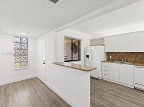 302 Lakeview Dr 203, Weston FL 33326