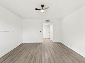 302 Lakeview Dr 203, Weston FL 33326