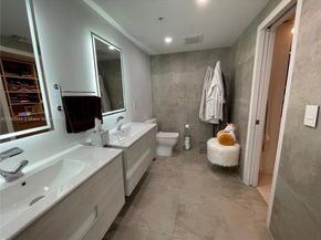 92 SW 3rd St 1602, Miami FL 33130