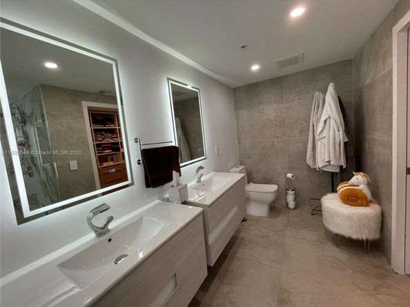 92 SW 3rd St 1602, Miami FL 33130