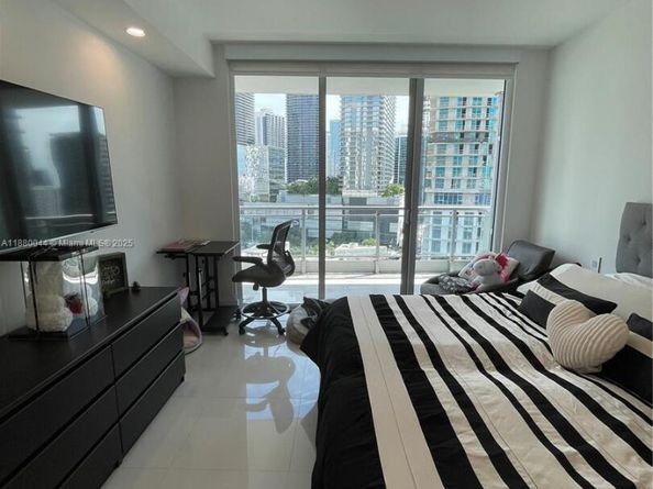 92 SW 3rd St 1602, Miami FL 33130