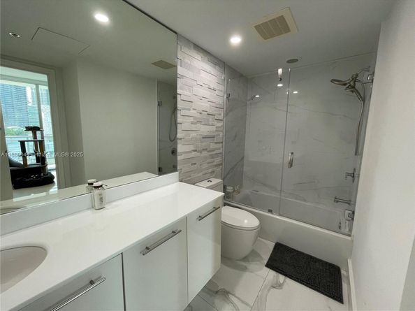 92 SW 3rd St 1602, Miami FL 33130