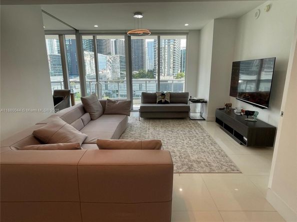 92 SW 3rd St 1602, Miami FL 33130