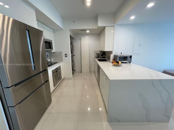 92 SW 3rd St 1602, Miami FL 33130