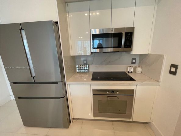 92 SW 3rd St 1602, Miami FL 33130