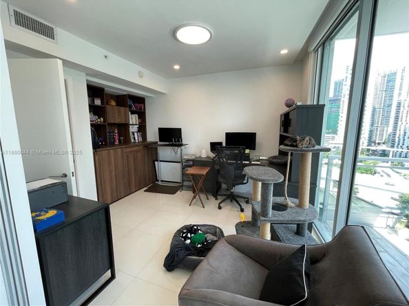 92 SW 3rd St 1602, Miami FL 33130