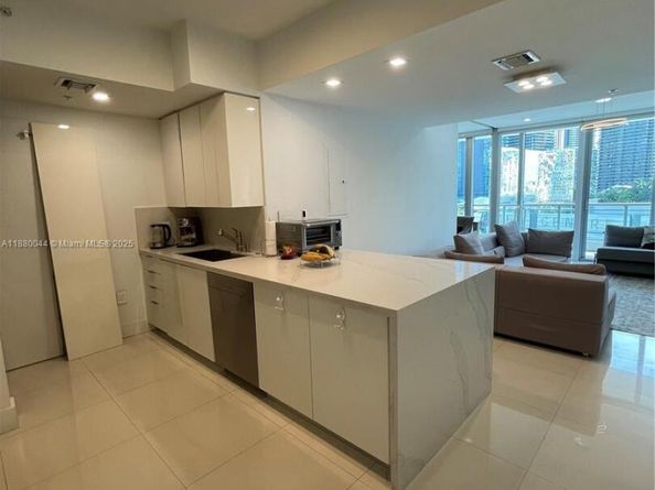 92 SW 3rd St 1602, Miami FL 33130