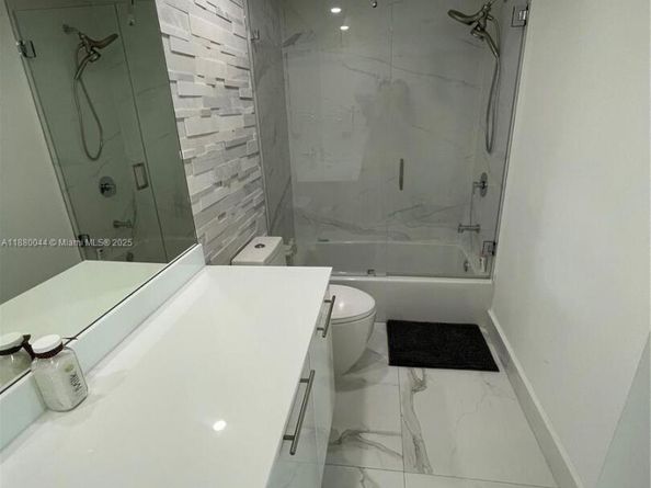 92 SW 3rd St 1602, Miami FL 33130
