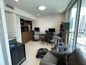 92 SW 3rd St 1602, Miami FL 33130