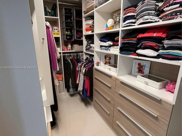 92 SW 3rd St 1602, Miami FL 33130