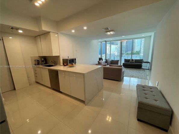 92 SW 3rd St 1602, Miami FL 33130
