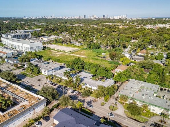 13201 Memorial Hwy, North Miami FL 33161
