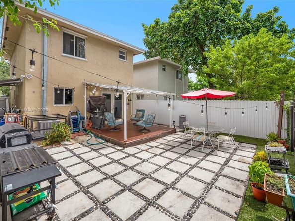 3020 NW 45th St, Miami FL 33142