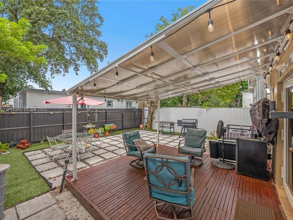 3020 NW 45th St, Miami FL 33142