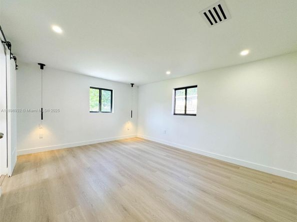 1040 NE 143rd ST, North Miami FL 33161