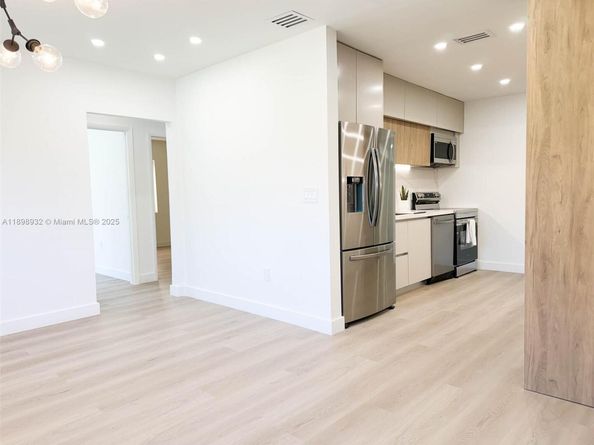 1040 NE 143rd ST, North Miami FL 33161