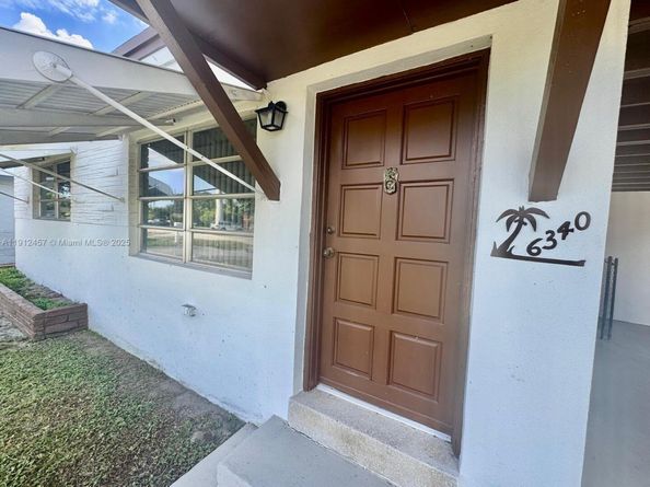 6340 Washington St, Hollywood FL 33023