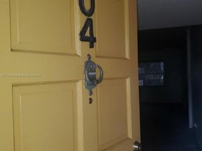 6731 Cypress Rd 104, Plantation FL 33317