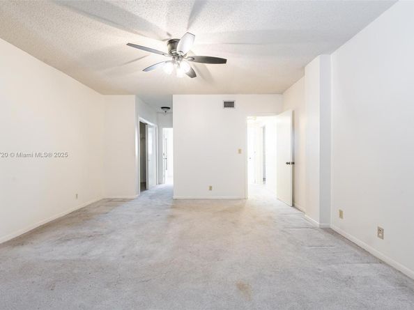6731 Cypress Rd 104, Plantation FL 33317