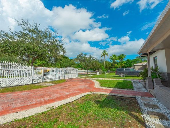1240 NW 124th St, North Miami FL 33167