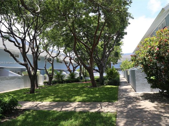 798 Crandon Blvd 13C, Key Biscayne FL 33149