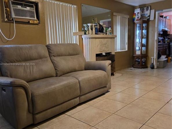 1065 NW 50th St, Miami FL 33127