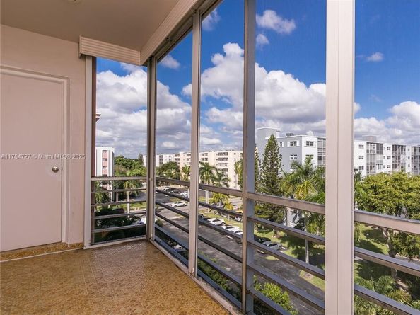 1425 Atlantic Shores Blvd 605, Hallandale Beach FL 33009